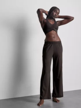 Wide-leg athleisure pants Wide-leg athleisure pants